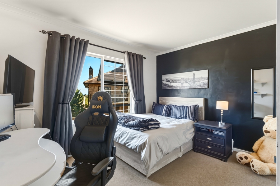 6 Bedroom Property for Sale in La Concorde Western Cape